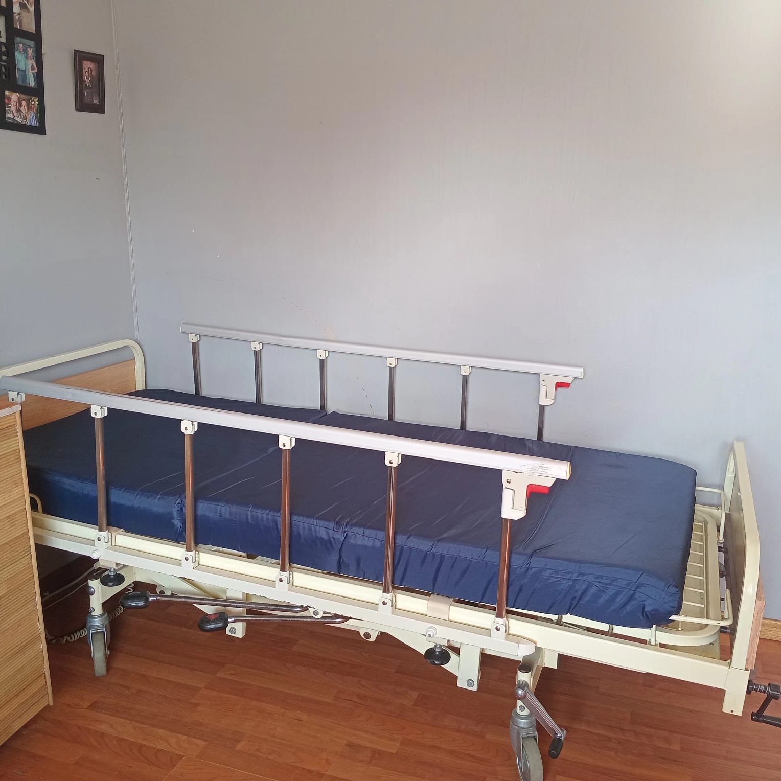 secondhand electric hospital bed for adult c/w mattress –