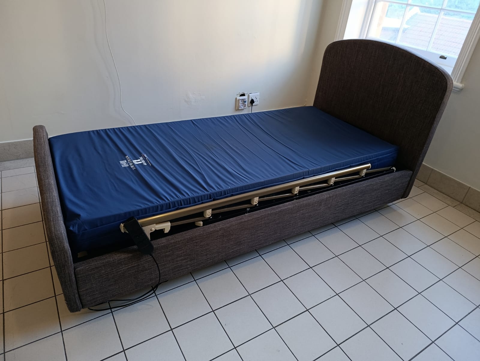 Avante Erica Electronic Adjustable Bed (Free Egg Shell Mattress)