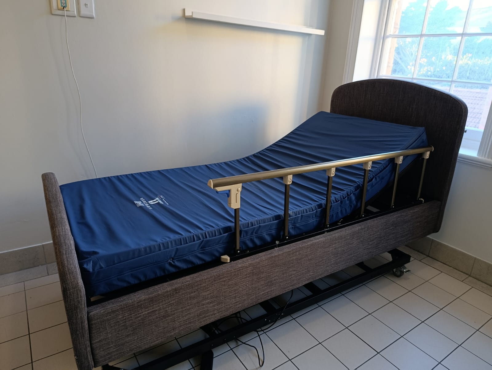 Avante Erica Electronic Adjustable Bed (Free Egg Shell Mattress)