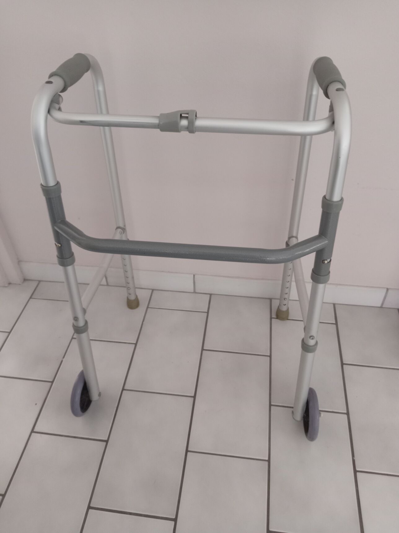 Adult walker
