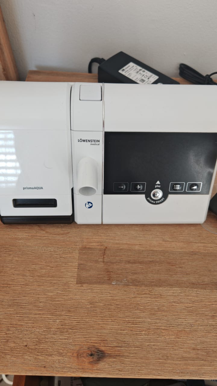 LIKE NEW LOWENSTEIN PRISMA AQUA CPAP, FULL MASK, PIPE AND TRAVEL BAG