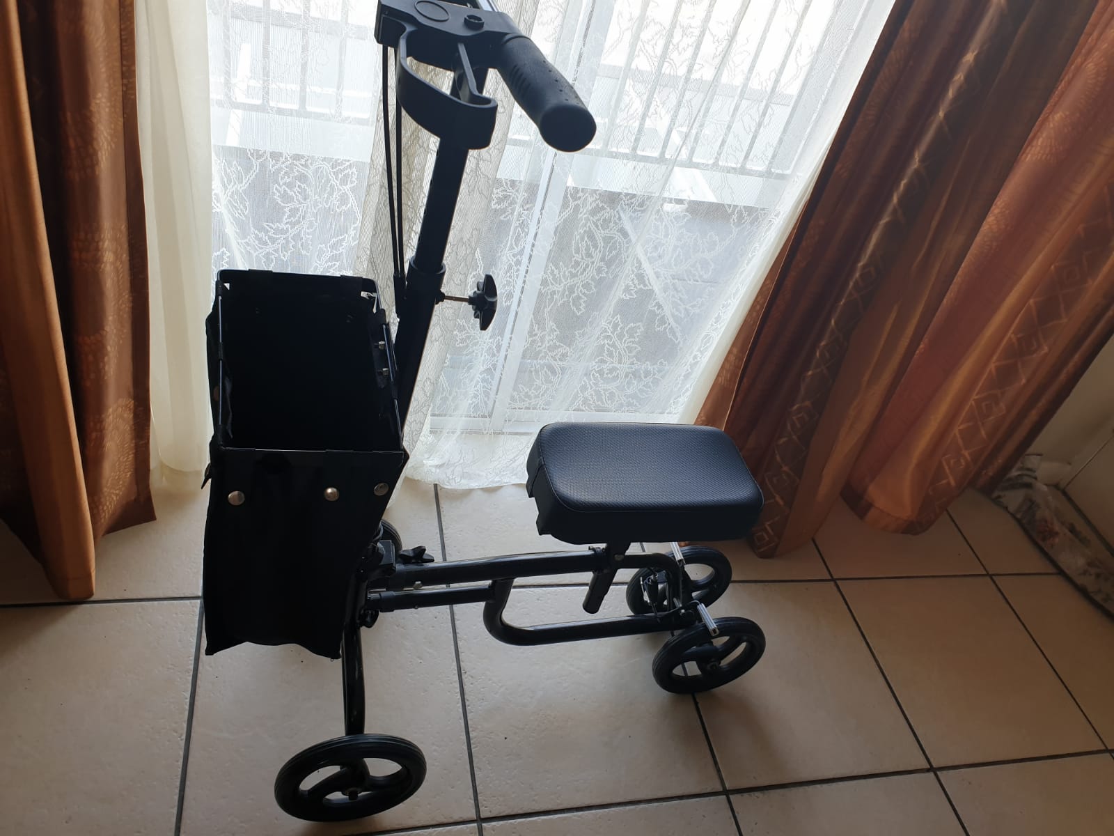 Knee Walker with Brake & Storage Basket Mobility Walking Aid – Black