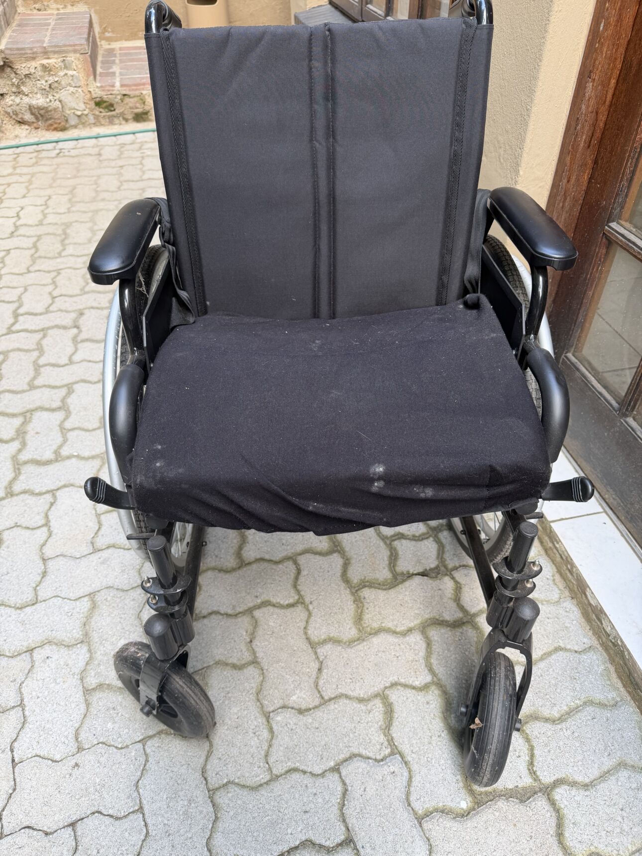 EZChair Glide-Lightweight Quick Release Wheelchair -18″ seat