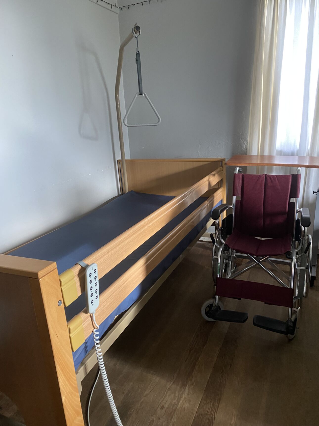 Hospital bed (motorized)with mattress