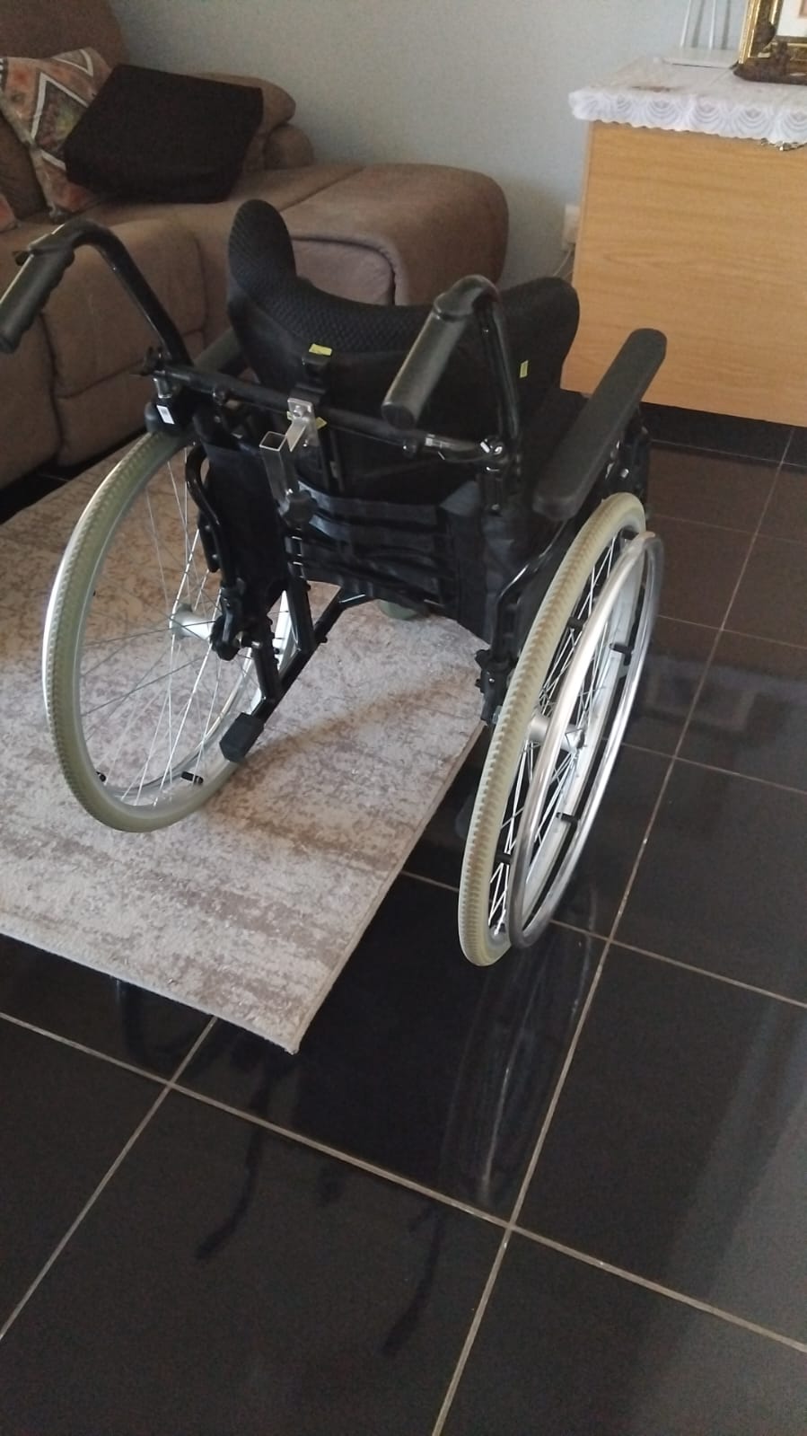 Mobility bed pressure mattress and wheelchair