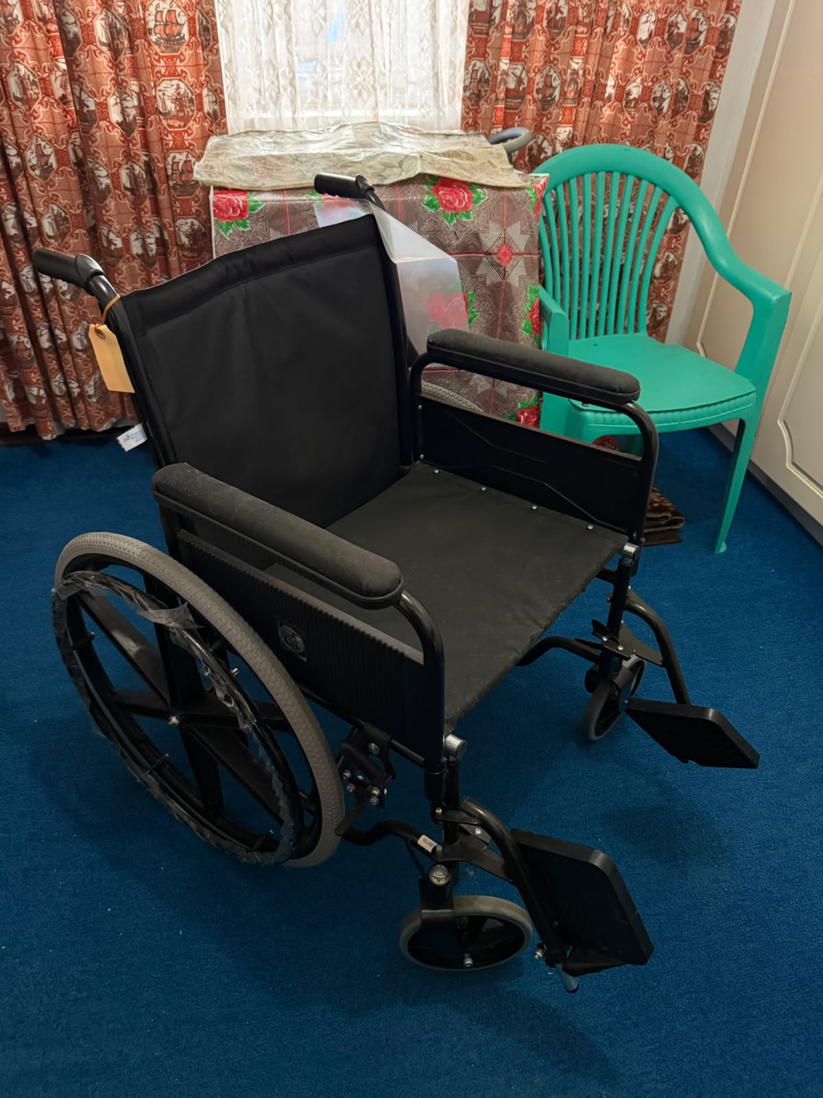 Heavy duty wheelchair – excellent condition