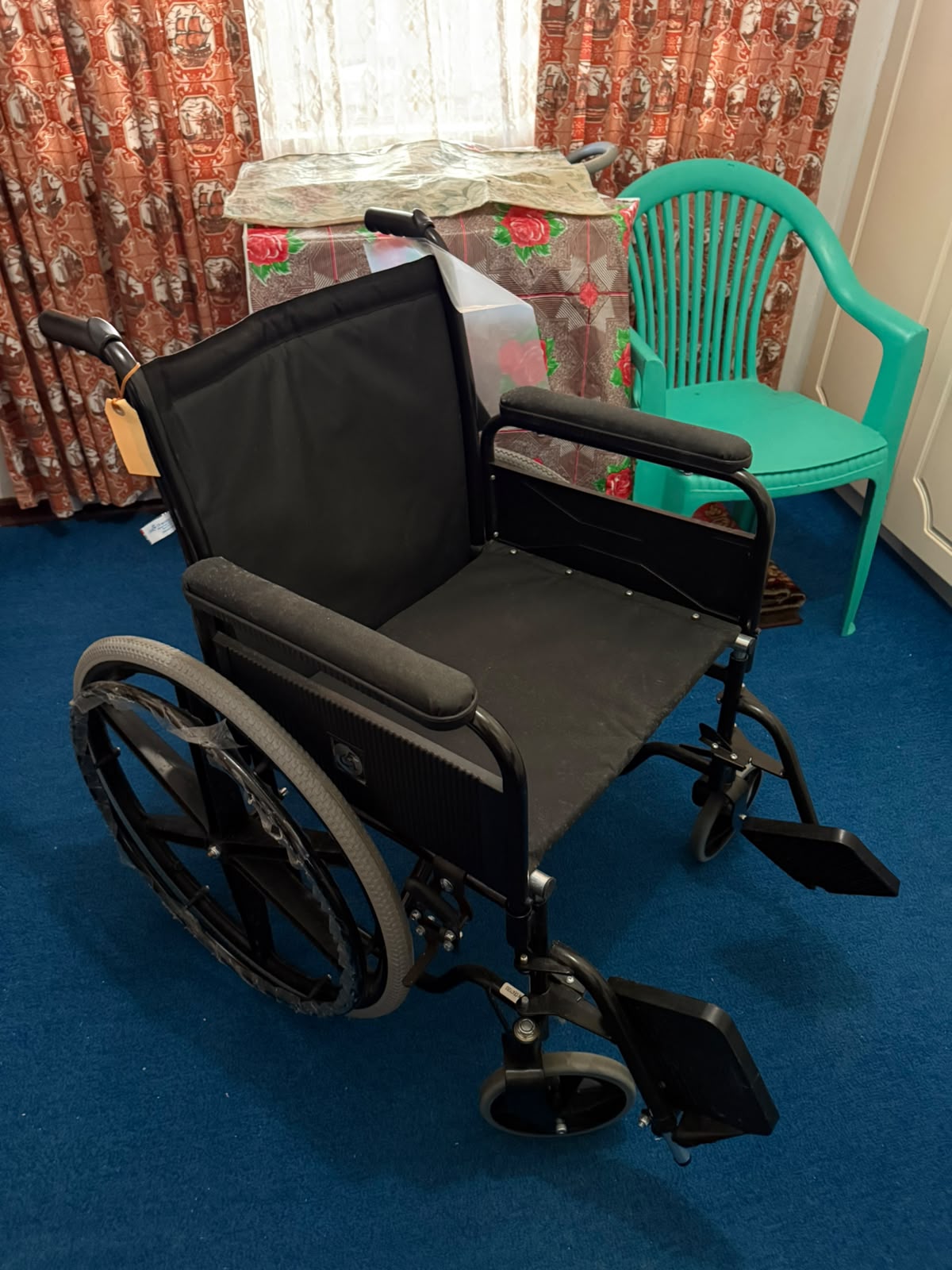 Heavy duty wheelchair – excellent condition