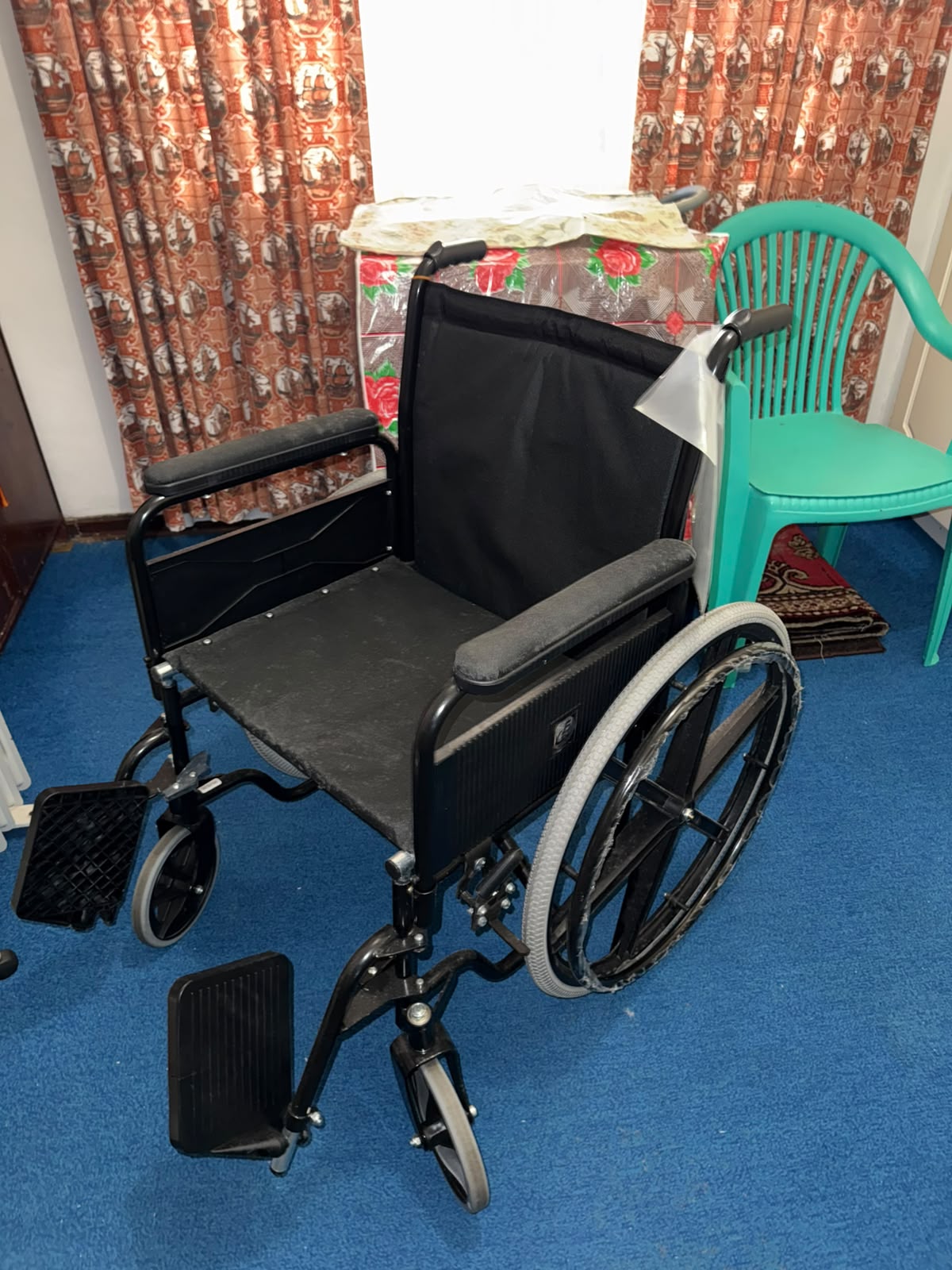 Heavy duty wheelchair – excellent condition