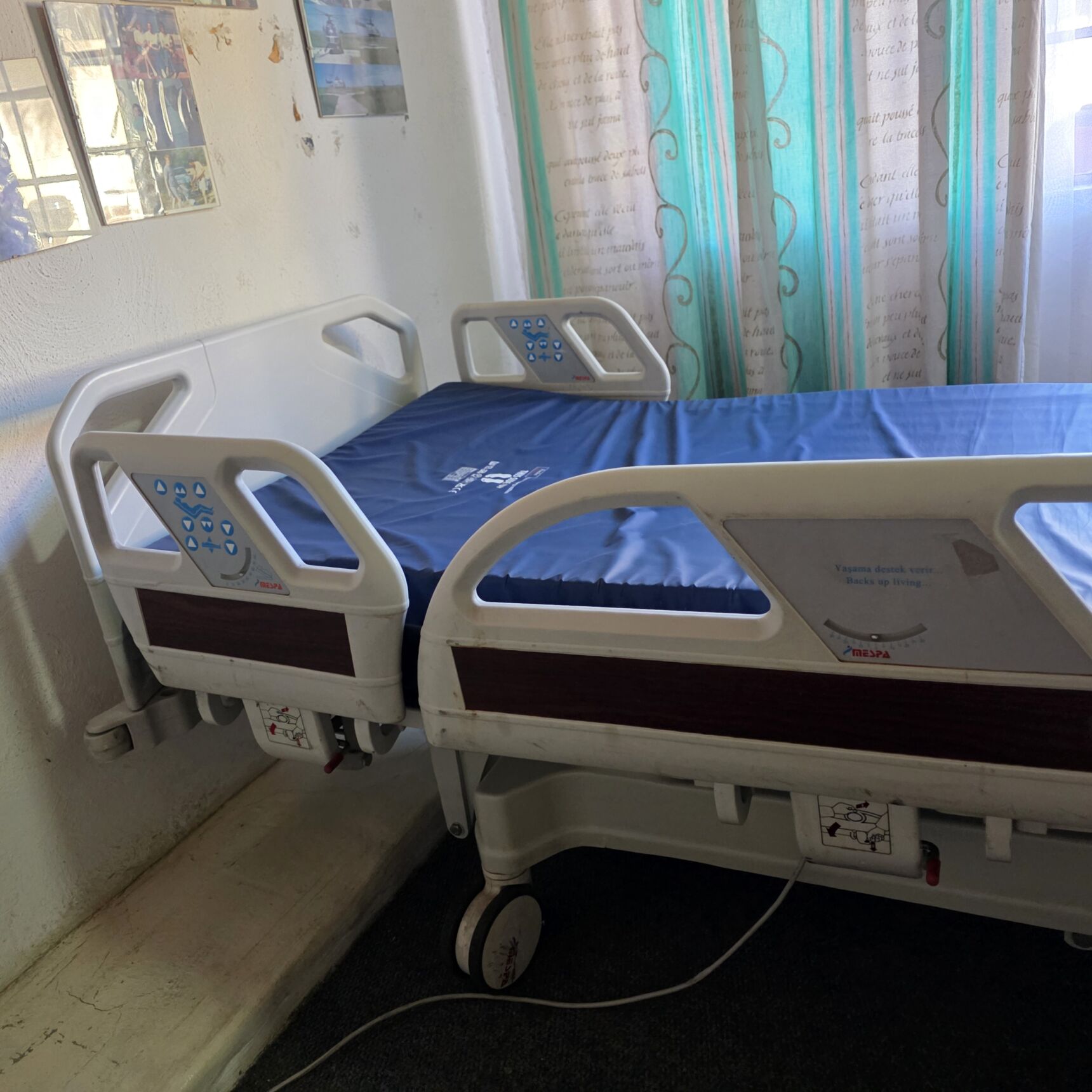 Electric hospital bed