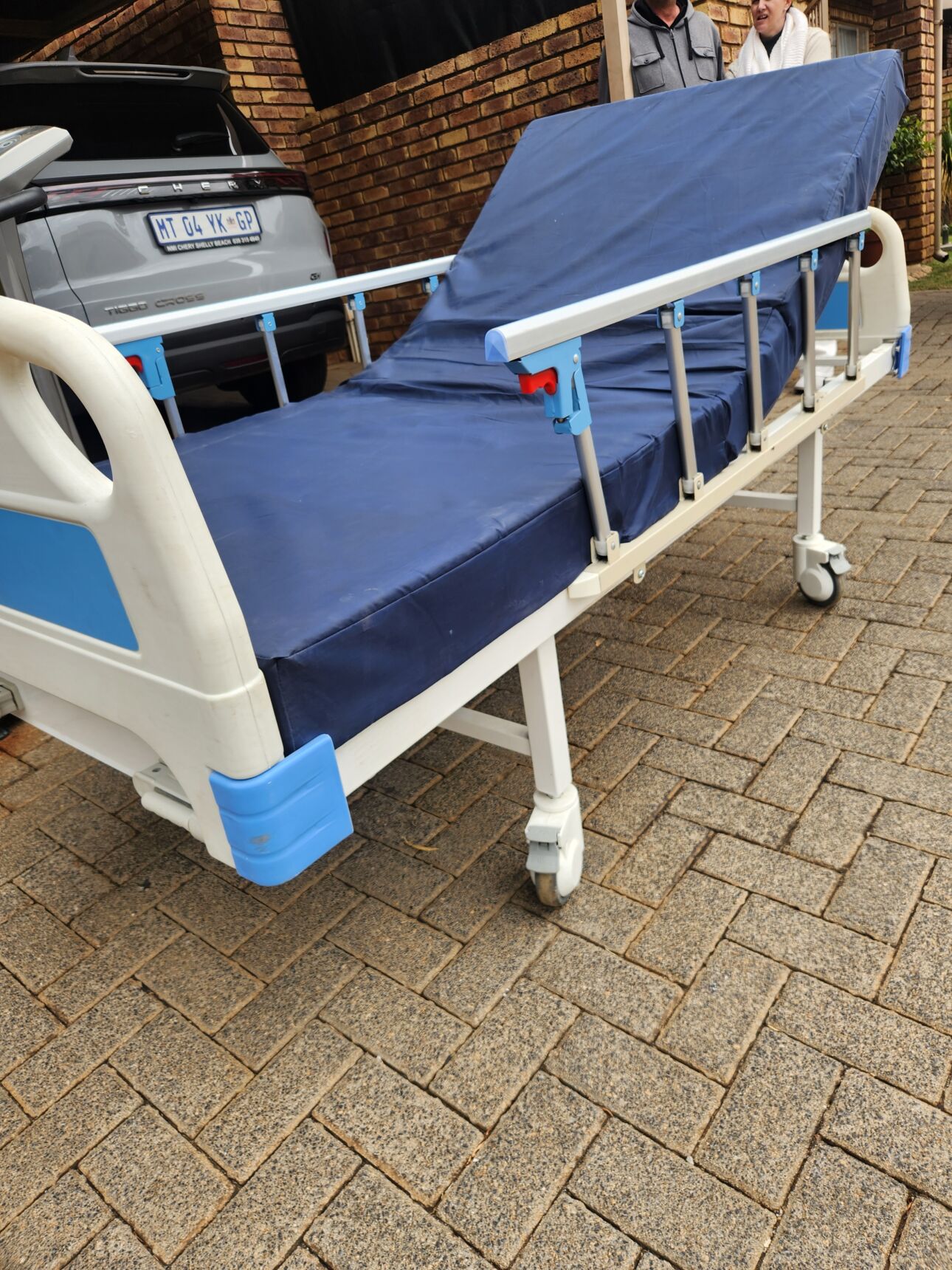I am selling a hospital 3 tier matras ONLY,NOT THE 1.9m X 90cm X 120mm