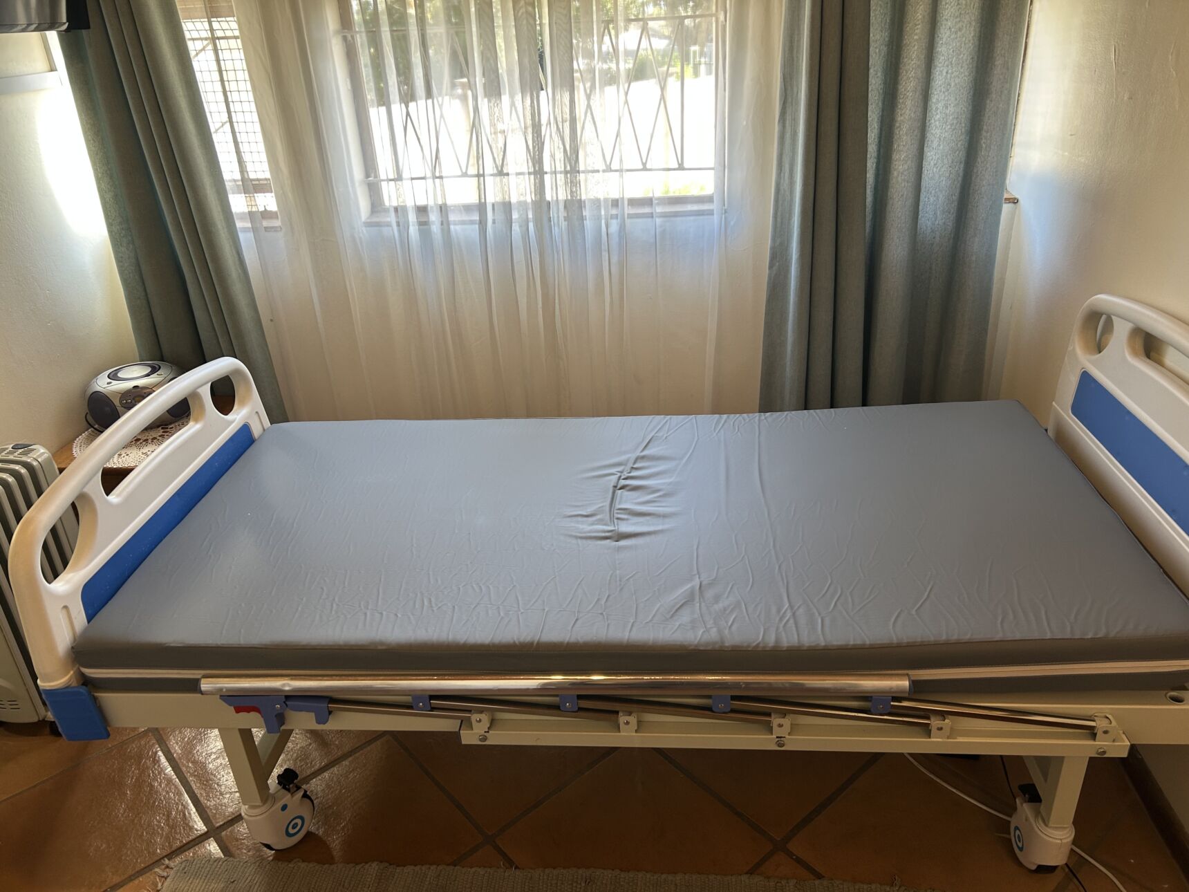 Two crank hospital bed with waterproof mattress