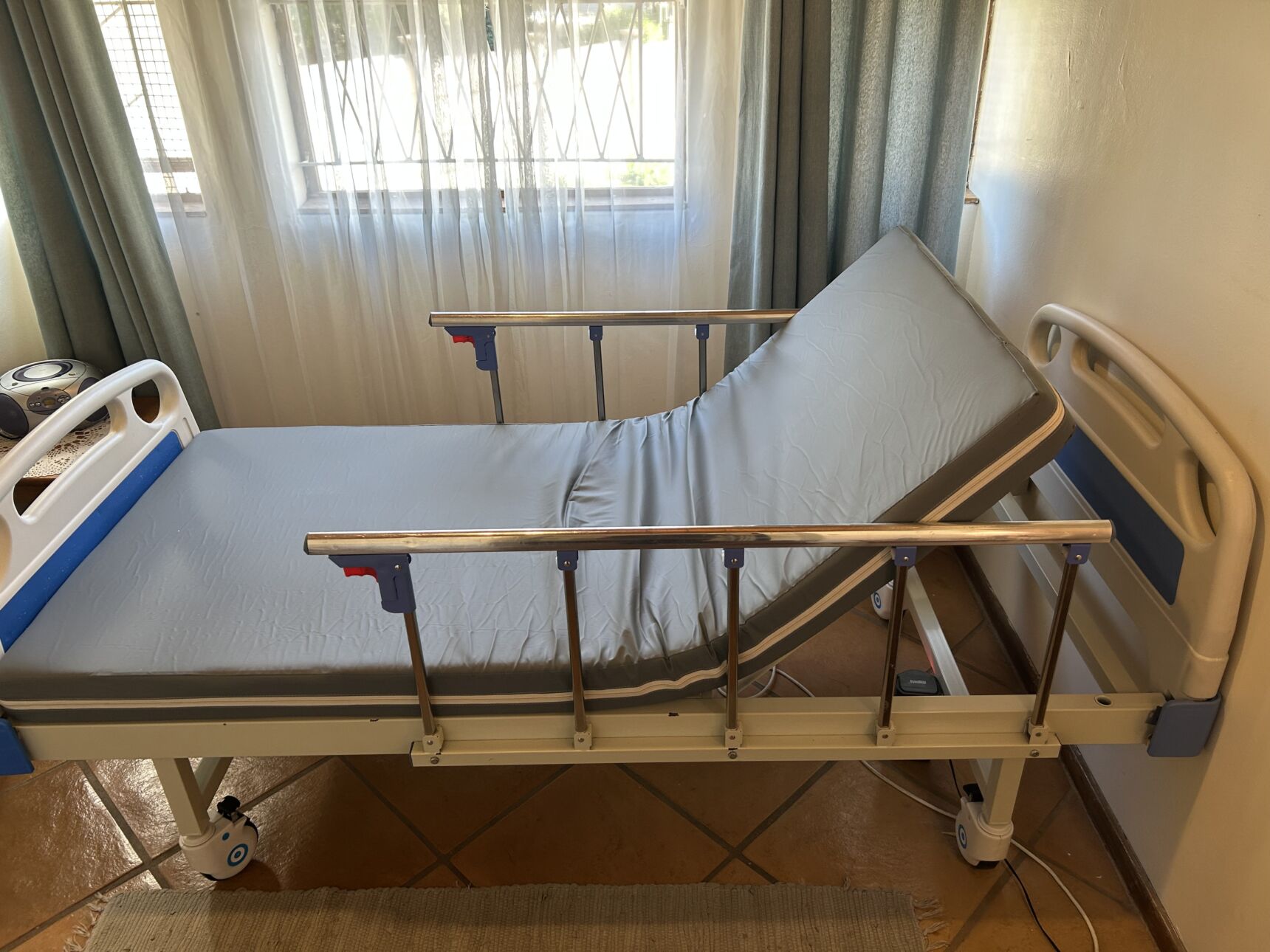 Two crank hospital bed with waterproof mattress