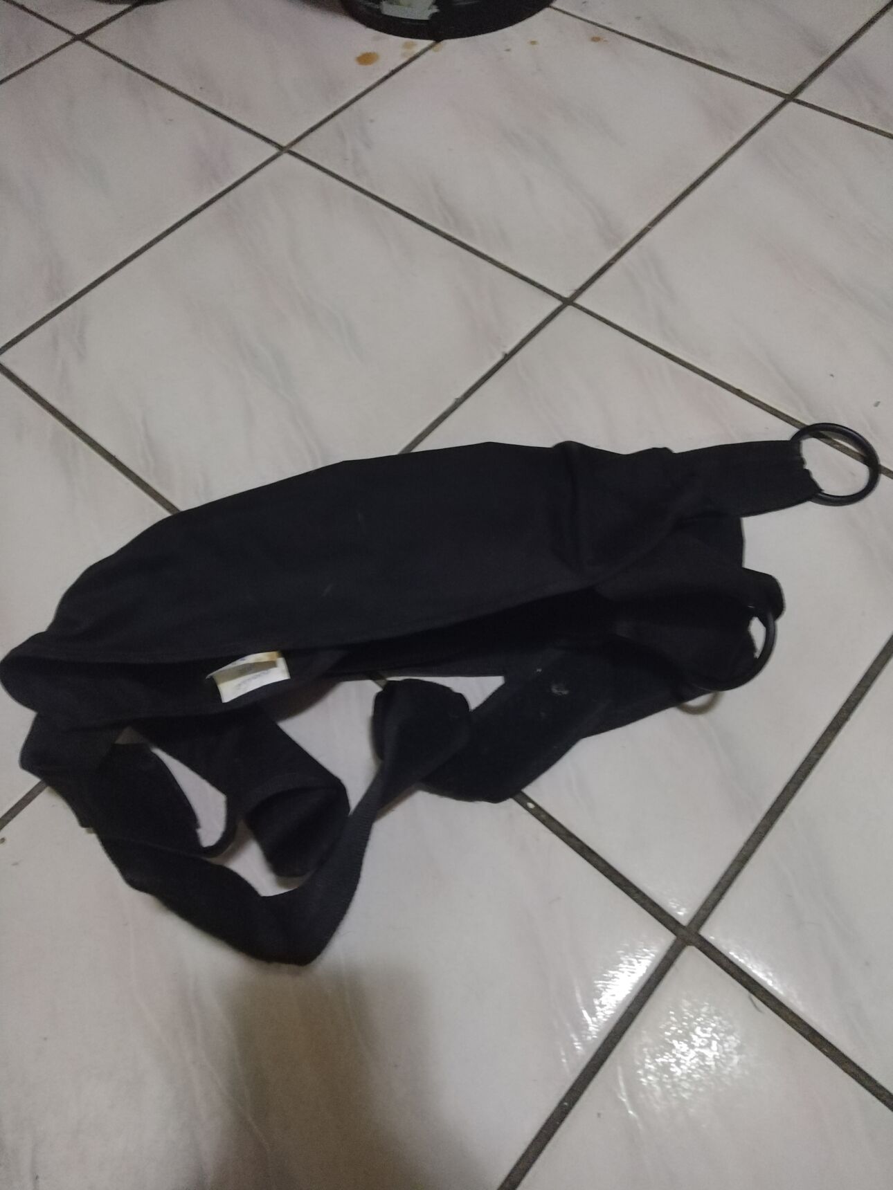 Arm sling used for days still in perfect condition