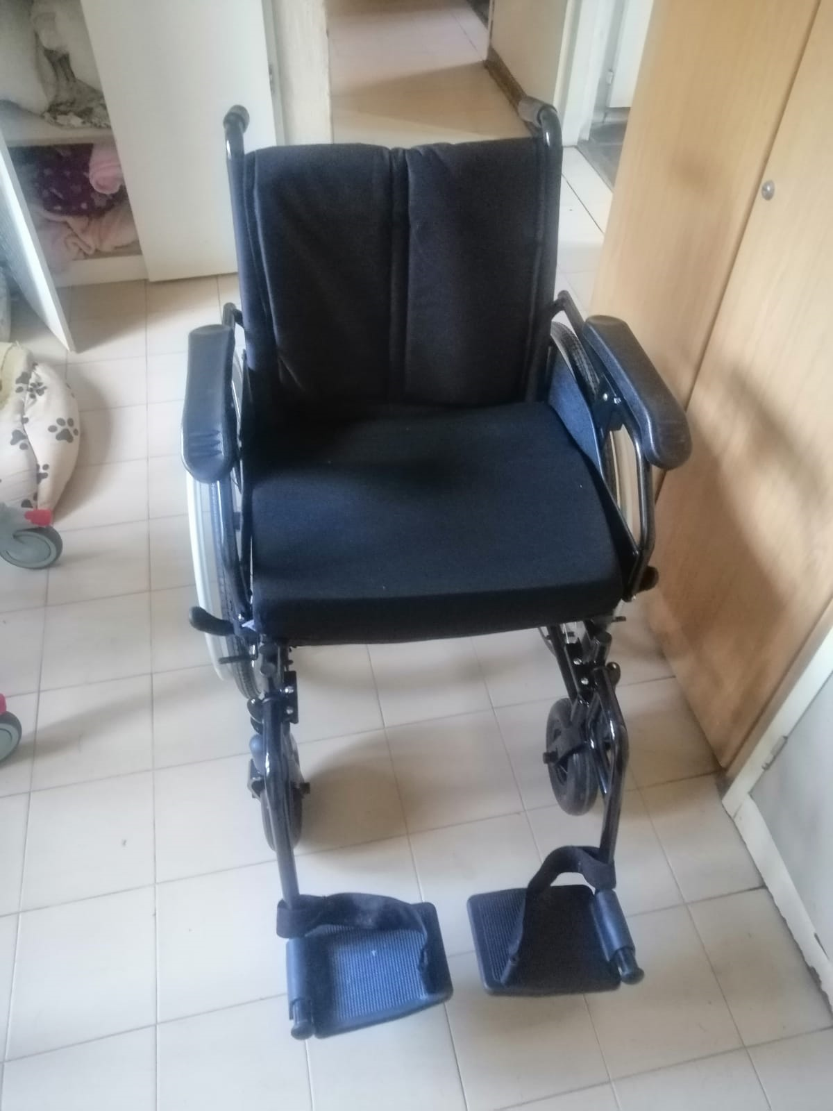 CE Lightweight Wheelchair 18