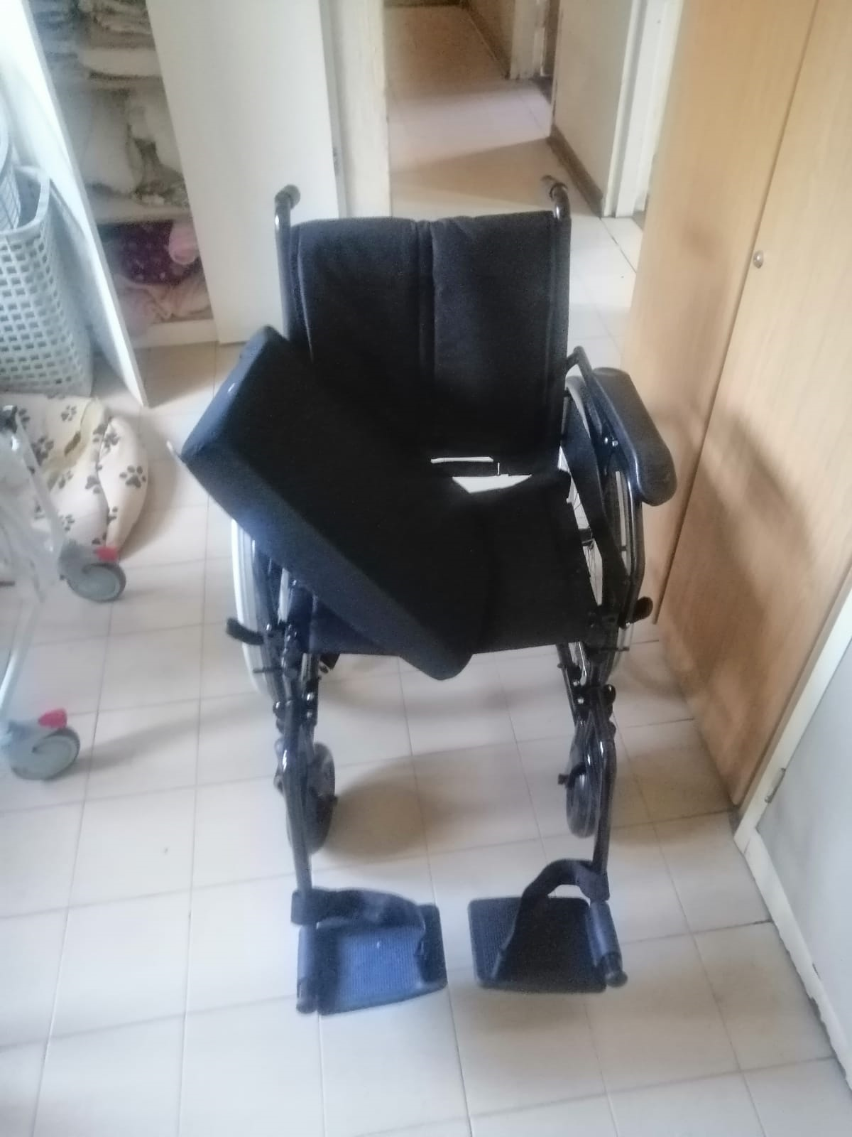 CE Lightweight Wheelchair 18